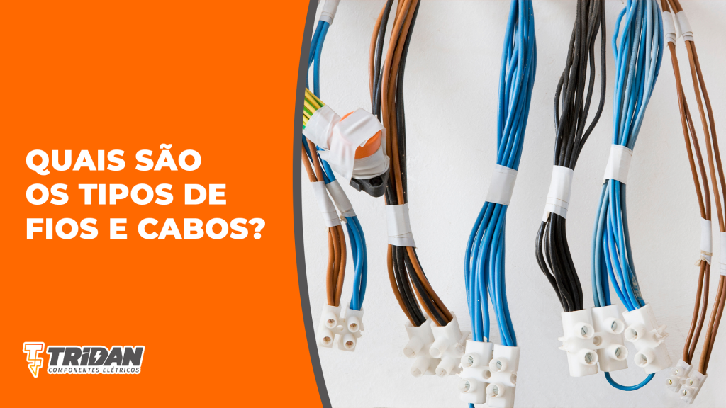 Foto com vários cabos elétricos de vários cores pendurados