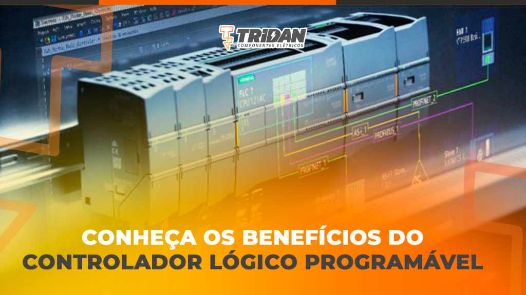 Foto de um CLP dentro de uma fábrica automatizada