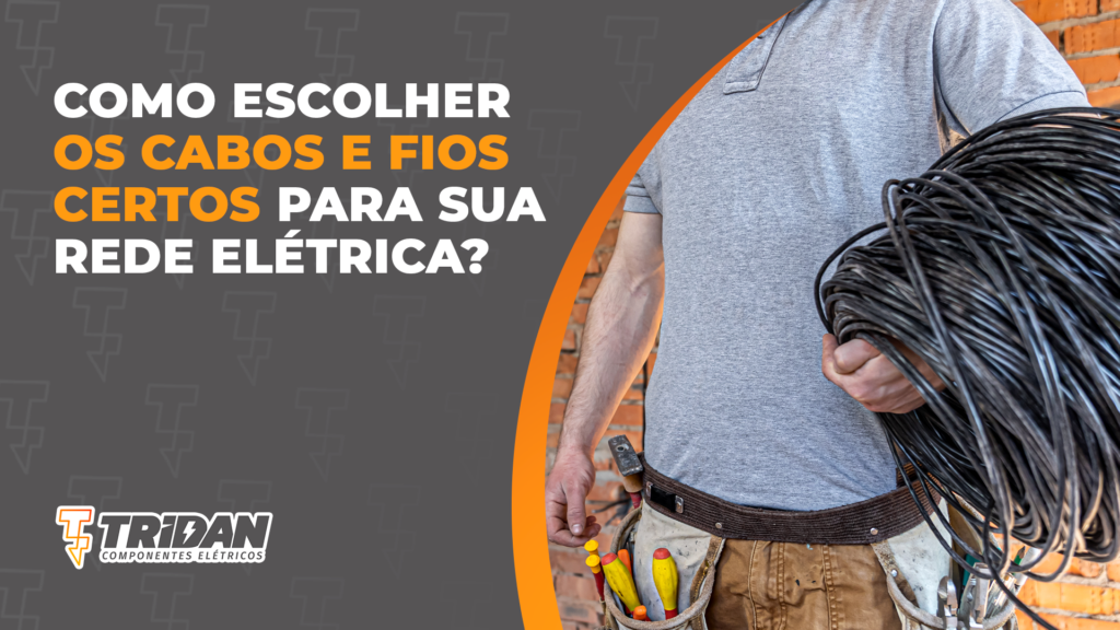Eletricista segurando cabos elétricos pretos, com o seguinte texto à esquerda: Como escolher os cabos e fios certos para sua rede elétrica