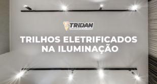 Teto com um trilho eletrificado cheio de spots de led, com a seguinte frase: "Trilhos eletrificados na iluminação".